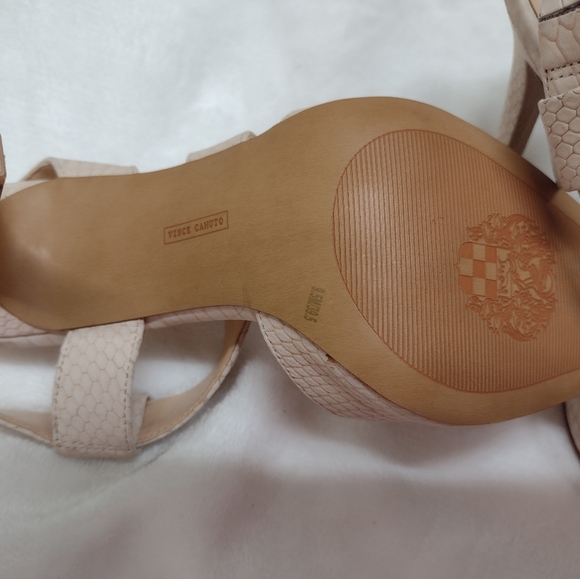 VINCE CAMUTO high heel shoes - Picture 5 of 7